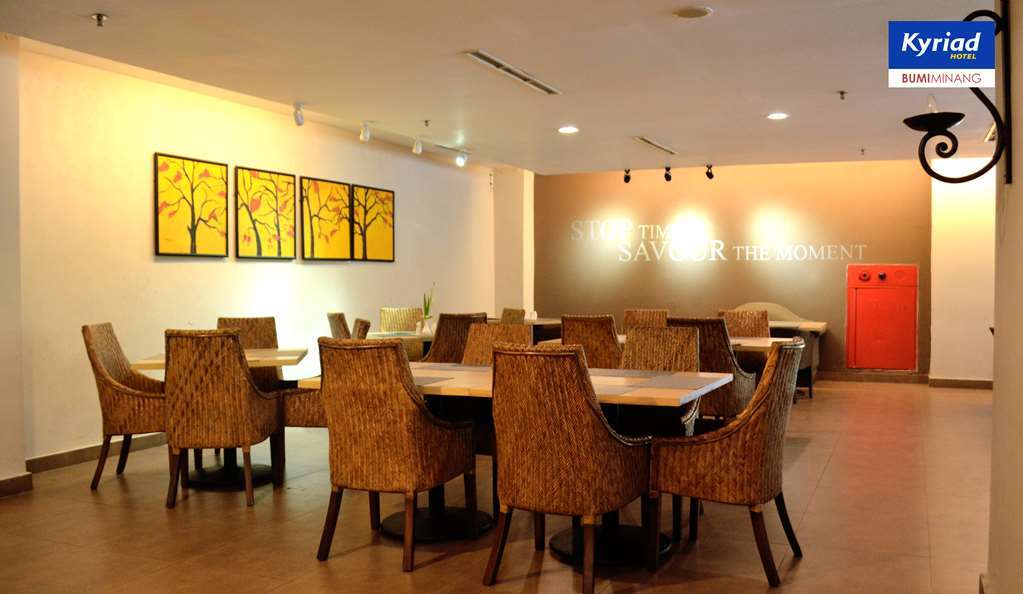 Kyriad Hotel Bumiminang パダン レストラン 写真